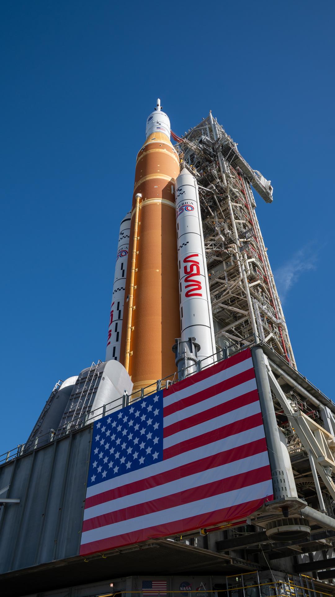 Foguete SLS no pad 39B — Kennedy Space Center